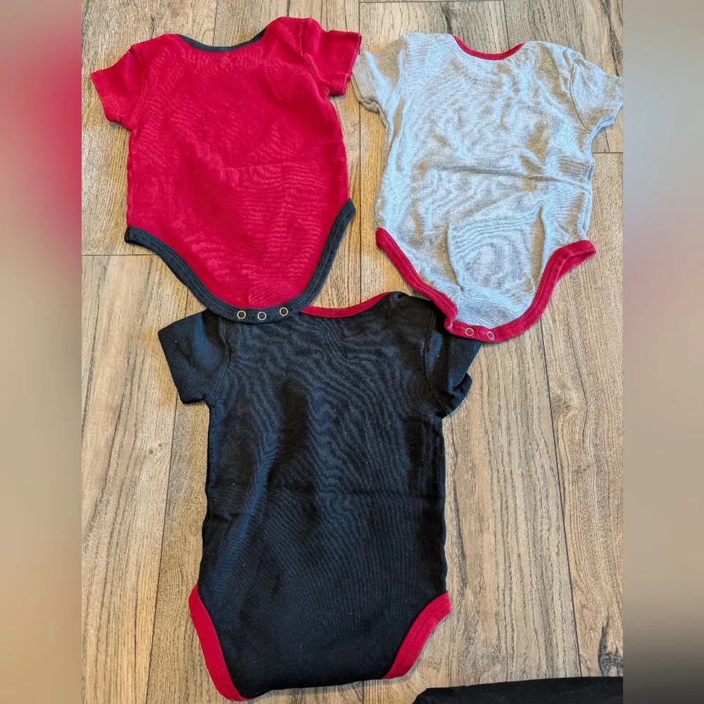 GEN2 Wisconsin Badgers Onesies Bundle of 3 Black Red and Gray Size 18 Months